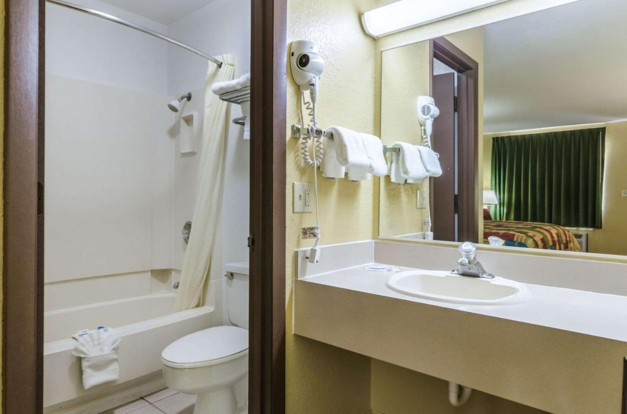 Rodeway Inn Конкордия Экстерьер фото