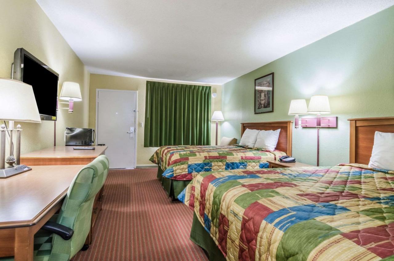 Rodeway Inn Конкордия Экстерьер фото